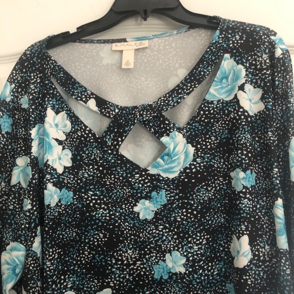 Women’s Floral Top - Picture 2 of 4
